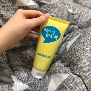 IO 아이오 오늘도 넌 눈부셔 - 데일리 스크럽 클렌징폼 — 4점을 준 리뷰어가 2020년 10월 올린 사용 사진