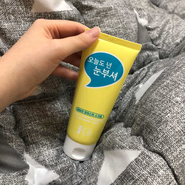 IO 아이오 오늘도 넌 눈부셔 - 데일리 스크럽 클렌징폼 리뷰 사진