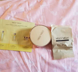 VELY VELY 아우라 허니 글로우 쿠션 — 5점을 준 리뷰어가 2020년 4월 올린 사용 사진