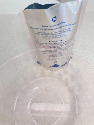 [설랩] 클렌징워터 세안수 500ml x 6팩 — 2.5점을 준 리뷰어가 2020년 8월 올린 사용 사진