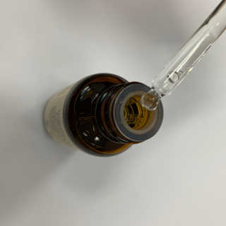 [스킨큐어] 산다화 비타민C 화이트닝 에센스 30ml — 5점을 준 리뷰어가 2020년 4월 올린 사용 사진
