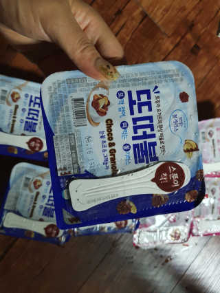 남양유업 또깍 접어 떠먹는 불가리스 2종 — 5점을 준 리뷰어가 2020년 8월 올린 사용 사진