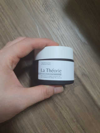 La Theorie Hydrating Ingredients | 하이드레이팅 인그레이디언츠 — 5점을 준 리뷰어가 2020년 5월 올린 사용 사진