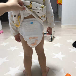 오브맘 밤 프리미엄 아기 기저귀 팬티형 밴드형 — 4점을 준 리뷰어가 2020년 11월 올린 사용 사진