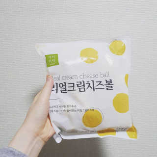 가치식탁 리얼치즈스틱, 리얼크림치즈볼 — 5점을 준 리뷰어가 2020년 4월 올린 사용 사진