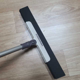 바네스데코 리빙 화장실 물기제거 물밀대 청소용품 — 5점을 준 리뷰어가 2020년 4월 올린 사용 사진