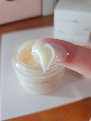 어글리프루프 크림 바이어글리 하이드레이션 샤워 50ml — 5점을 준 리뷰어가 2020년 11월 올린 사용 사진