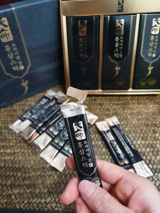 헬스업_천명진프리미엄홍삼스틱_10ml x 30포 — 5점을 준 리뷰어가 2020년 7월 올린 사용 사진