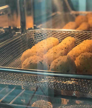 가치식탁 리얼치즈스틱, 리얼크림치즈볼 — 5점을 준 리뷰어가 2020년 10월 올린 사용 사진