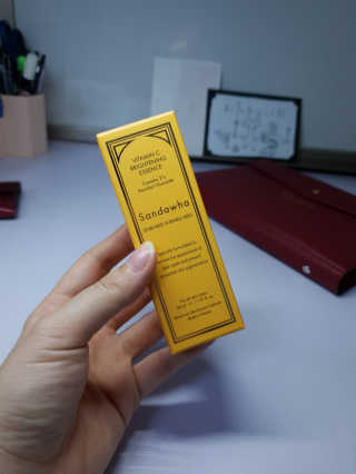 [스킨큐어] 산다화 비타민C 화이트닝 에센스 30ml — 5점을 준 리뷰어가 2020년 4월 올린 사용 사진