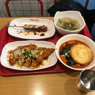 죠스떡볶이 [죠스푸드] 짜빠떡볶이+떡또그+범벅만두 신메뉴 3종 — 2.5점을 준 리뷰어가 2020년 4월 올린 사용 사진