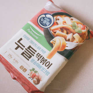 [풀무원] 달콤고추장크림, 양송이버섯크림 누들떡볶이 — 5점을 준 리뷰어가 2020년 5월 올린 사용 사진