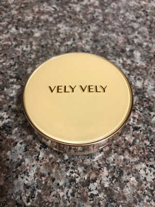 VELY VELY 아우라 허니 글로우 쿠션 — 4점을 준 리뷰어가 2020년 4월 올린 사용 사진