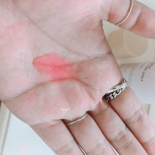 어글리프루프 에센스 스탑디어글리 레드모먼트 에센스 120ml — 5점을 준 리뷰어가 2020년 8월 올린 사용 사진