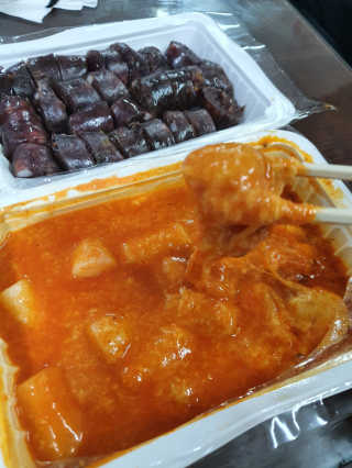 죠스떡볶이 [죠스푸드] 짜빠떡볶이+떡또그+범벅만두 신메뉴 3종 — 5점을 준 리뷰어가 2020년 4월 올린 사용 사진