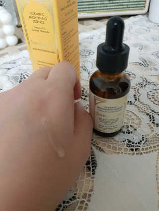 [스킨큐어] 산다화 비타민C 화이트닝 에센스 30ml — 5점을 준 리뷰어가 2020년 4월 올린 사용 사진