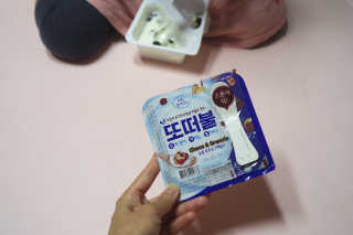 남양유업 또깍 접어 떠먹는 불가리스 2종 — 4.5점을 준 리뷰어가 2020년 9월 올린 사용 사진