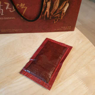 서울약사신협_프리미엄 6년근 홍삼진액_70mlx30포 — 5점을 준 리뷰어가 2020년 7월 올린 사용 사진