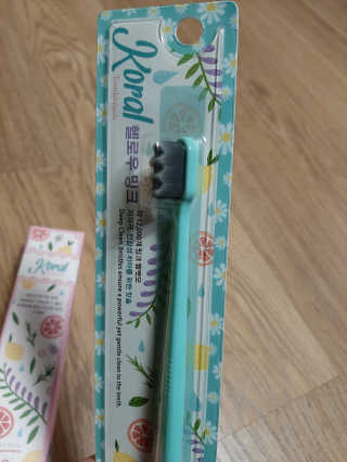 코랄 유기농 성분 천연치약,  코랄 밍크 벨벳칫솔 — 5점을 준 리뷰어가 2020년 4월 올린 사용 사진