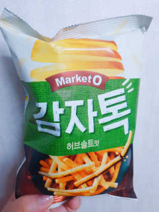 마켓오 감자톡 허브솔트맛/매콤달콤맛 — 5점을 준 리뷰어가 2020년 6월 올린 사용 사진