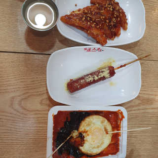 죠스떡볶이 [죠스푸드] 짜빠떡볶이+떡또그+범벅만두 신메뉴 3종 — 4점을 준 리뷰어가 2020년 4월 올린 사용 사진