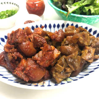 쿡스딜리 매콤족발+커리족발+무김치+마늘소스 — 5점을 준 리뷰어가 2020년 6월 올린 사용 사진