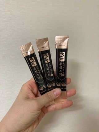 헬스업_천명진프리미엄홍삼스틱_10ml x 30포 — 5점을 준 리뷰어가 2020년 7월 올린 사용 사진