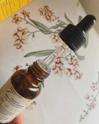 [스킨큐어] 산다화 비타민C 화이트닝 에센스 30ml — 5점을 준 리뷰어가 2020년 4월 올린 사용 사진