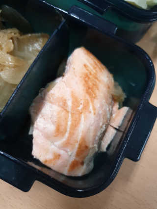동원산업 항공직송 동원생연어_400g — 5점을 준 리뷰어가 2020년 5월 올린 사용 사진