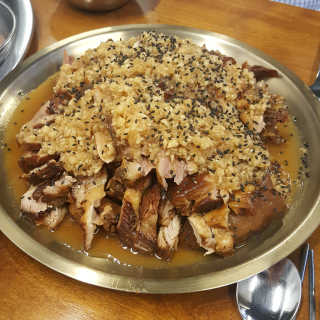 [동네맛집족발] 4개 족발 중 택1 — 5점을 준 리뷰어가 2020년 8월 올린 사용 사진