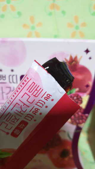 헬스업_쁘띠쁘띠석류콜라겐젤리_20g x 14포 — 4.5점을 준 리뷰어가 2020년 12월 올린 사용 사진