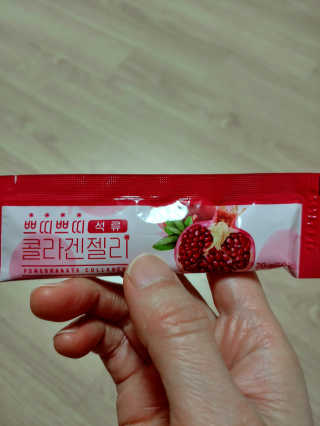 헬스업_쁘띠쁘띠석류콜라겐젤리_20g x 14포 — 5점을 준 리뷰어가 2020년 11월 올린 사용 사진