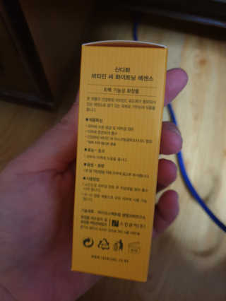 [스킨큐어] 산다화 비타민C 화이트닝 에센스 30ml — 5점을 준 리뷰어가 2020년 4월 올린 사용 사진