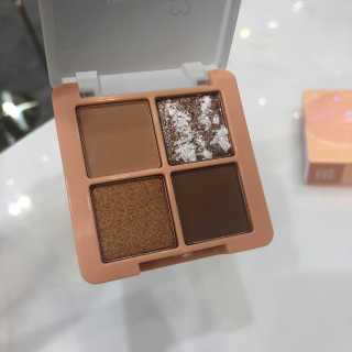[블랙루즈] 크리스탈 하트 락 섀도우 4종 중 택1 — 5점을 준 리뷰어가 2020년 9월 올린 사용 사진