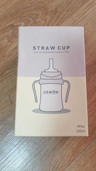 유비맘 샘방지 PPSU 빨대컵_컬러 랜덤 발송 — 5점을 준 리뷰어가 2020년 8월 올린 사용 사진