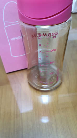 유비맘 PPSU 젖병 노꼭지_260ml_컬러 랜덤 발송 — 4점을 준 리뷰어가 2020년 8월 올린 사용 사진