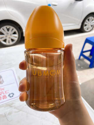 유비맘 PPSU 젖병 노꼭지_200ml_컬러 랜덤 발송 — 4점을 준 리뷰어가 2020년 7월 올린 사용 사진