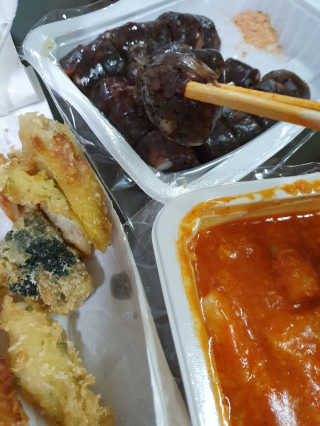 죠스떡볶이 [죠스푸드] 짜빠떡볶이+떡또그+범벅만두 신메뉴 3종 — 5점을 준 리뷰어가 2020년 4월 올린 사용 사진