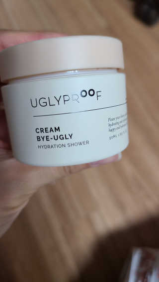 어글리프루프 크림 바이어글리 하이드레이션 샤워 50ml — 5점을 준 리뷰어가 2020년 10월 올린 사용 사진