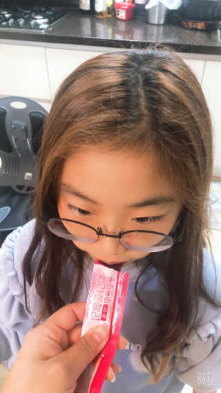 헬스업_쁘띠쁘띠석류콜라겐젤리_20g x 14포 — 5점을 준 리뷰어가 2020년 11월 올린 사용 사진