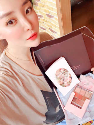 데이지크 SS컬렉션 로즈페탈 섀도우 팔레트 — 5점을 준 리뷰어가 2020년 4월 올린 사용 사진