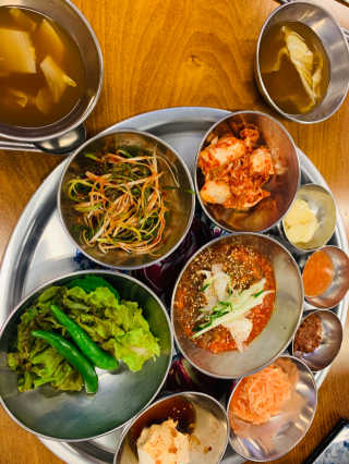 [동네맛집족발] 4개 족발 중 택1 — 5점을 준 리뷰어가 2020년 8월 올린 사용 사진