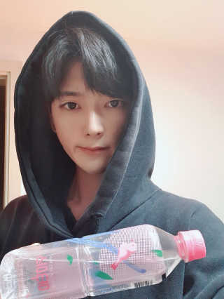 아쿠아스 플레이버워터 [아쿠아스] 복숭아 플레이버워터 1BOX 20개입 — 5점을 준 리뷰어가 2020년 4월 올린 사용 사진