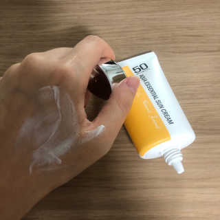 내추럴프렌드 아쿠아 에센셜 썬크림 — 5점을 준 리뷰어가 2020년 9월 올린 사용 사진
