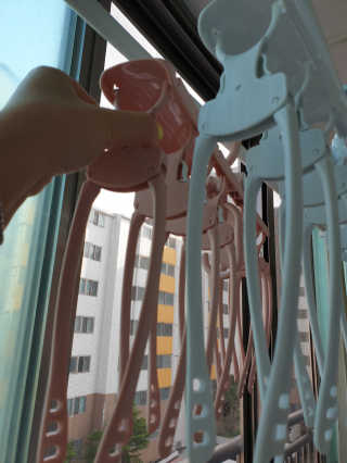 바네스데코 공간절약 다용도 회전 접이식 옷걸이 매직행거 핑크 — 5점을 준 리뷰어가 2020년 6월 올린 사용 사진
