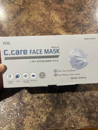 C.Care 프리미엄 3겹 페이스 마스크 50개 상자 포함 피부 친화적인 부드러운 안감 Made in Korea FDA 승인 — 5점을 준 리뷰어가 2021년 1월 올린 사용 사진