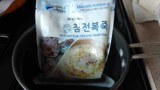 바다는다웰빙이다 완도사랑 전복죽 250g - 2팩 + 전복장조림 2팩 — 4.5점을 준 리뷰어가 2020년 8월 올린 사용 사진