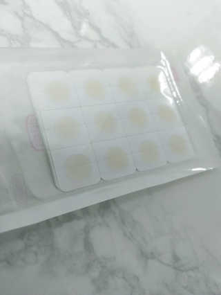 엘라밴드 하이드로 도트 스팟패치 12mm, 10mm — 4.5점을 준 리뷰어가 2020년 10월 올린 사용 사진