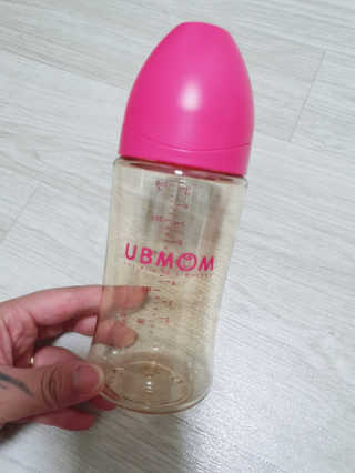 유비맘 PPSU 젖병 노꼭지_260ml_컬러 랜덤 발송 — 5점을 준 리뷰어가 2020년 9월 올린 사용 사진