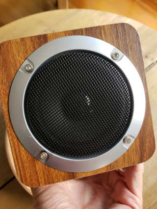 SEVIZ MINI10W 레트로 블루투스 스피커 — 5점을 준 리뷰어가 2020년 8월 올린 사용 사진